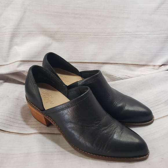Crown Vintage Shoes - 🌞SOLD🌞 Crown Vintage Black Leather Booties Open Side Womens 6.5 Morrison